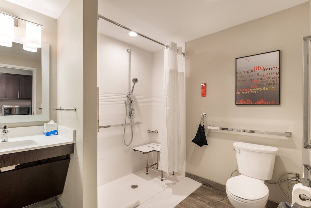 TownePlace Suites by Marriott Greensboro Coliseum Area 9/41
