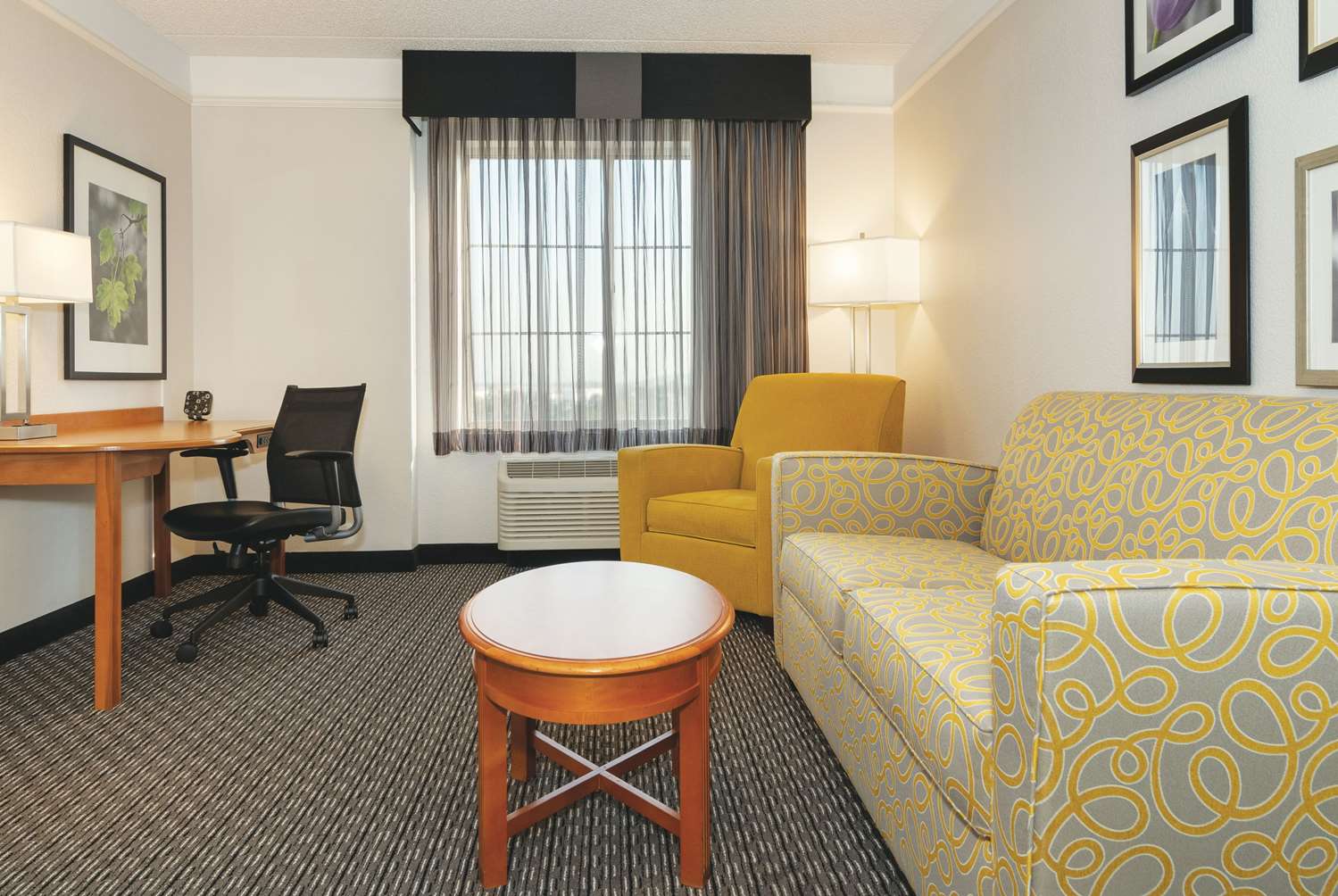 La Quinta Inn & Suites by Wyndham Ontario Airport 38/58