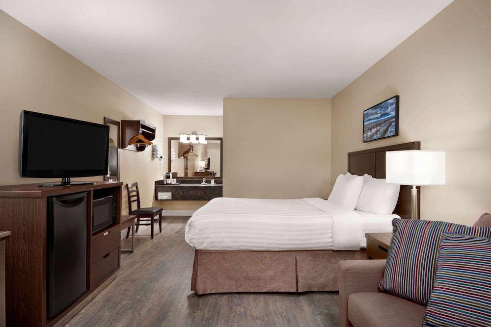 Travelodge by Wyndham Salmon Arm 19/40