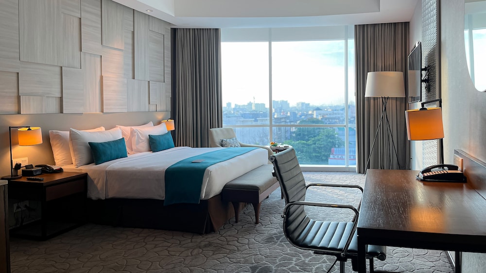 Premium, King Bed, Club Lounge Access, Accessible