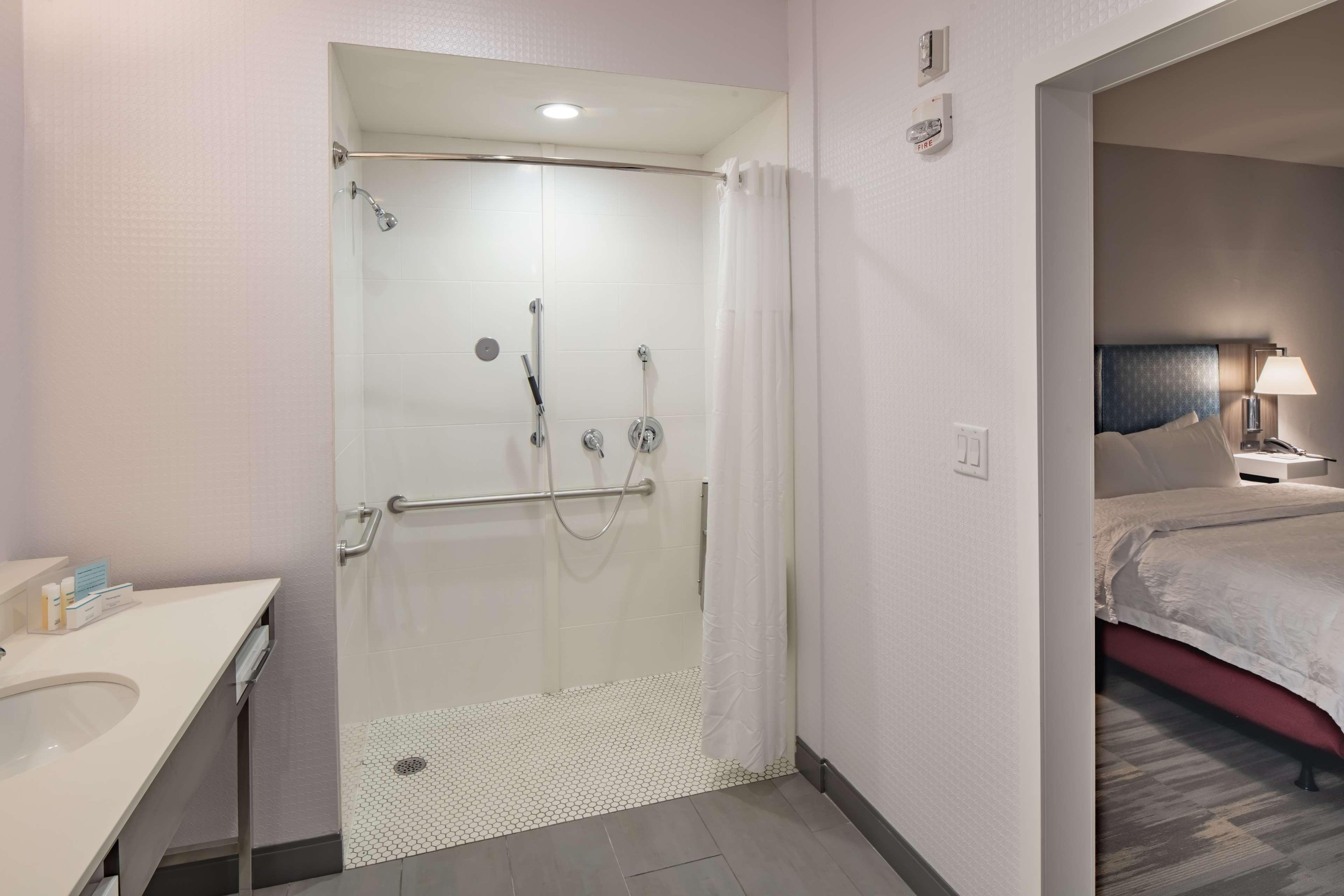 Suite, King Bed, Hampton Inn And Suites Dallas/Plano Central 4/4