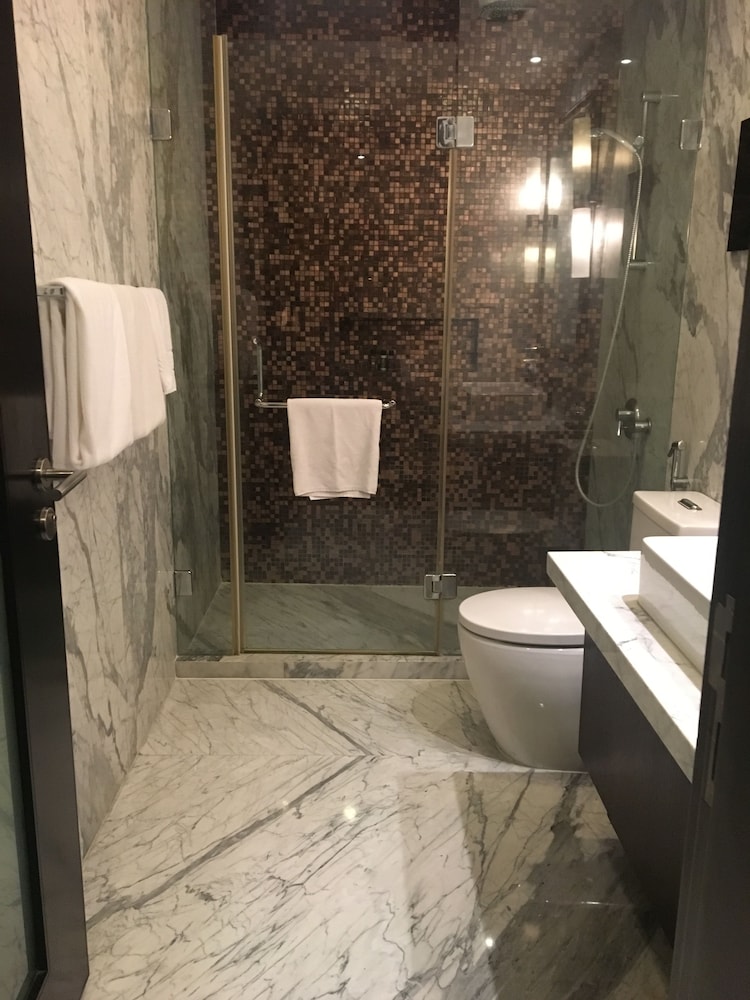 Oakwood Premier Prestige Ub City Bangaluru 30/55