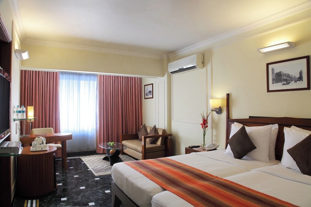 Hiltop Hotel 9/56