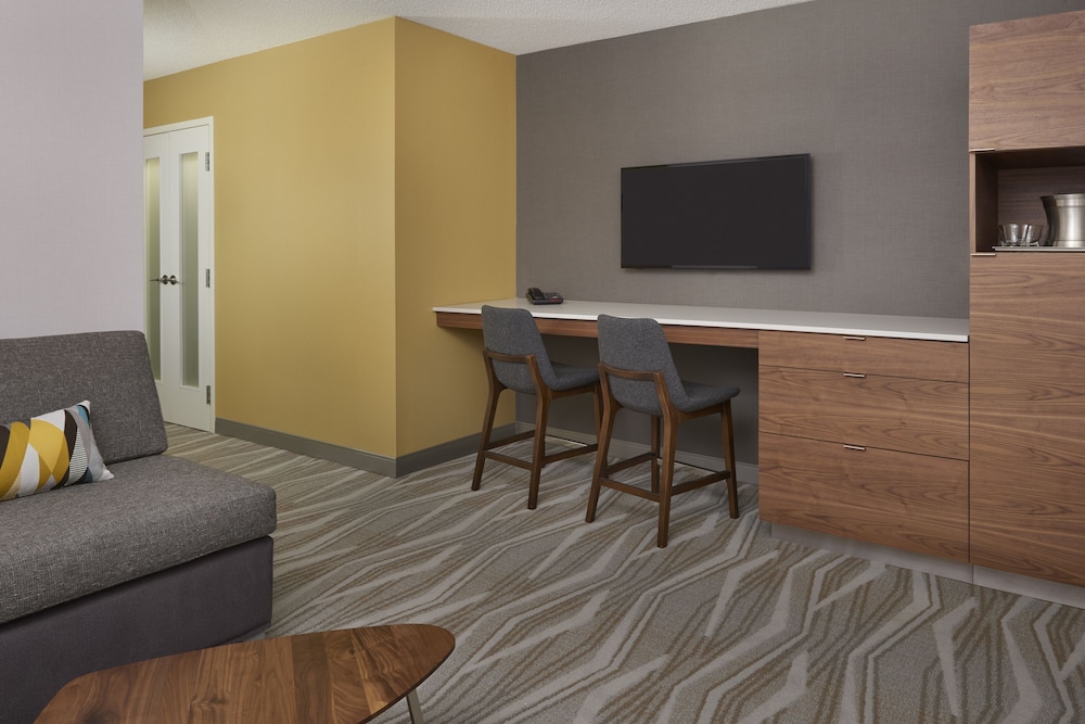 Hilton Toronto Airport Hotel & Suites 46/79
