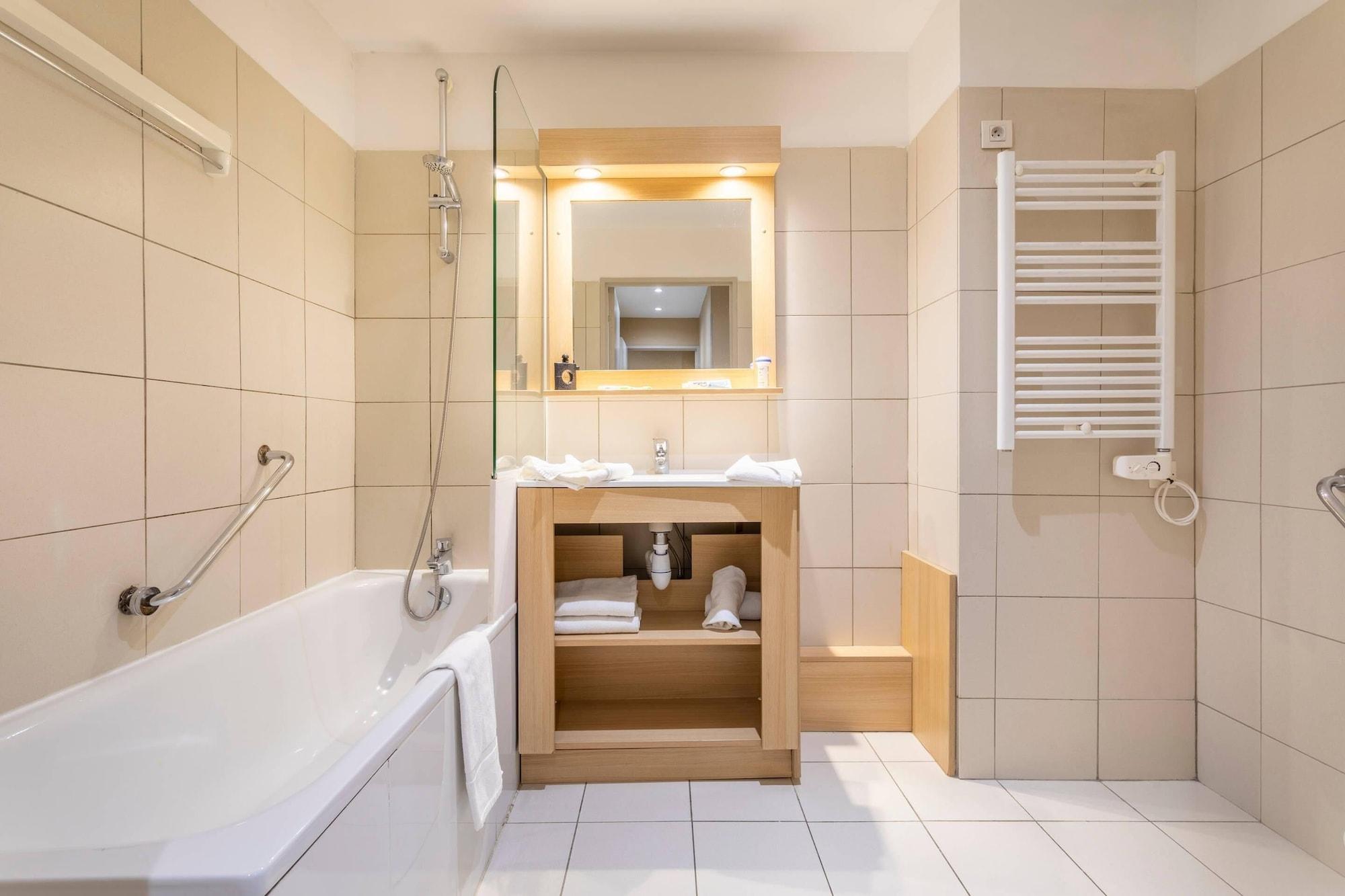 1 Bedroom, Apartment, Pool Access