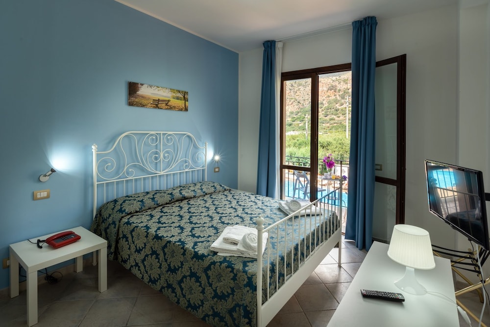 Hotel Achibea 8/50