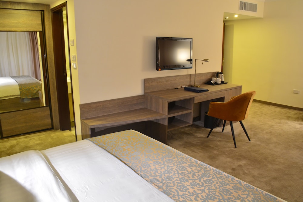 The Sanrock Hotel 45/47