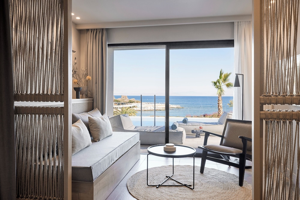 Suite, Queen Bed, 2 Sofa, Swim Up Pool، Ella Helea 3/8