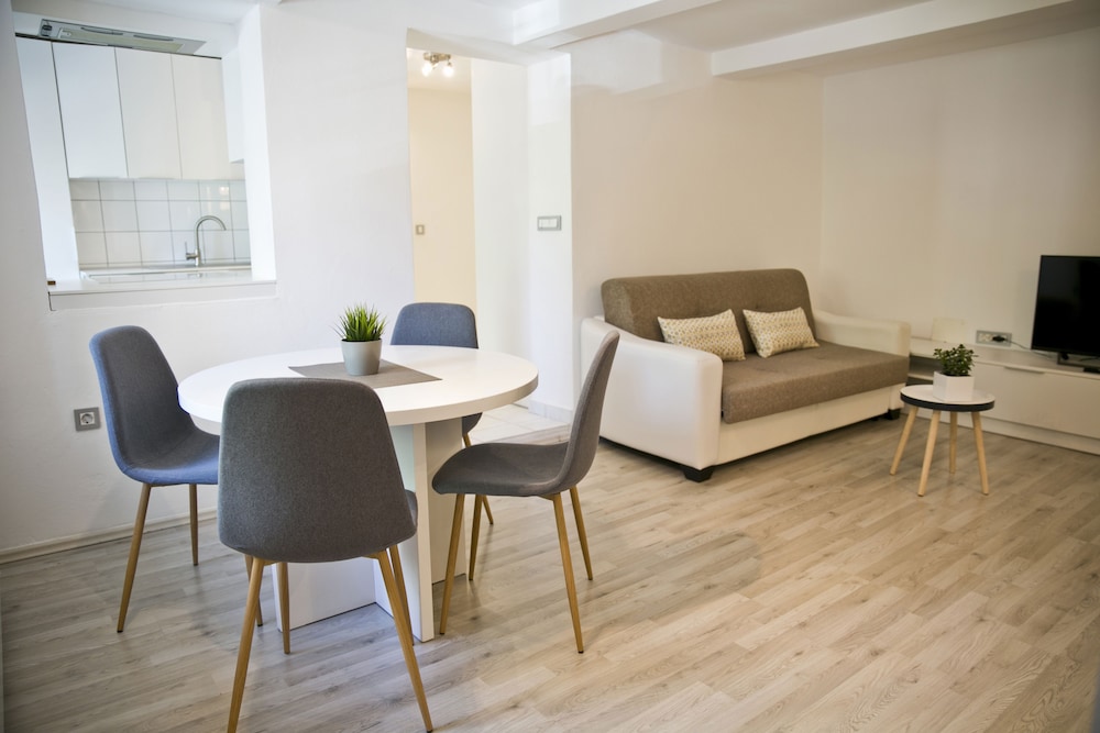 Apartments Hisa Pod Gradom 30/50