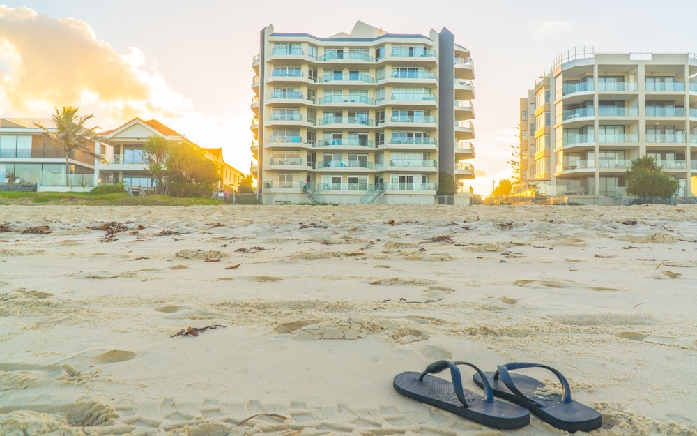 FORESHORE BEACHFRONT APARTMENTS 60/66