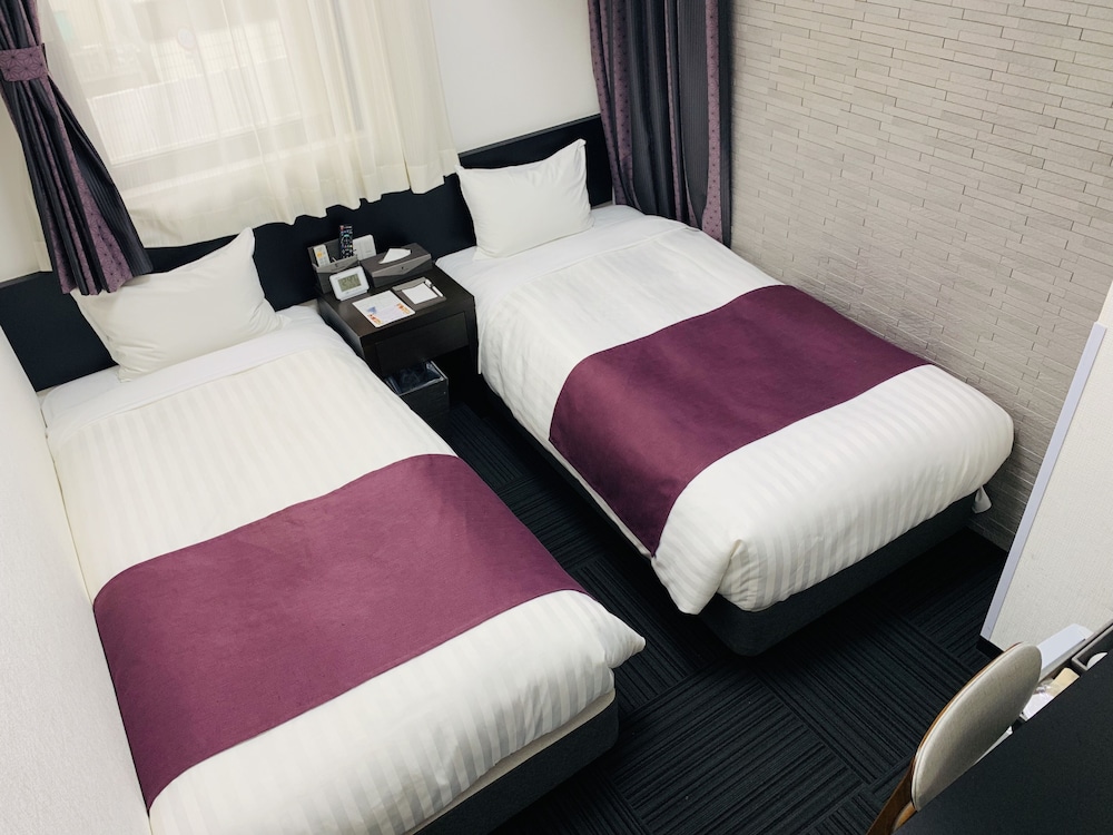 COMPACT, TWIN BEDS