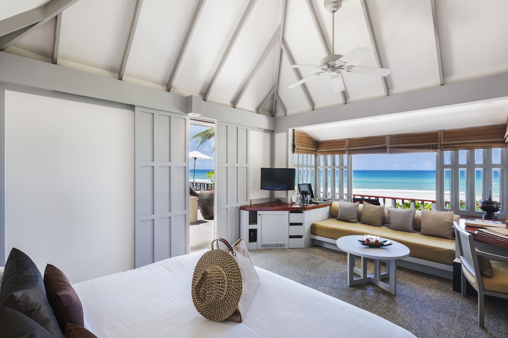 BEACH, SUITE