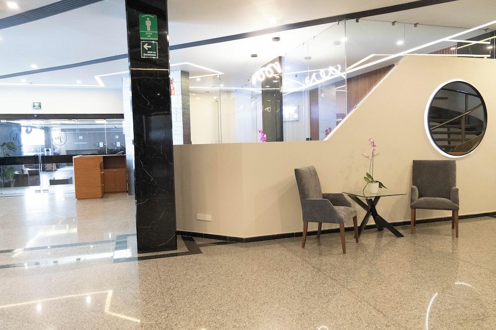 Hotel Abastos Plaza 12/68