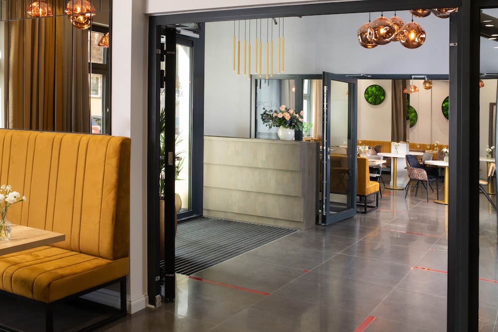 Xerion Hotel 8/50