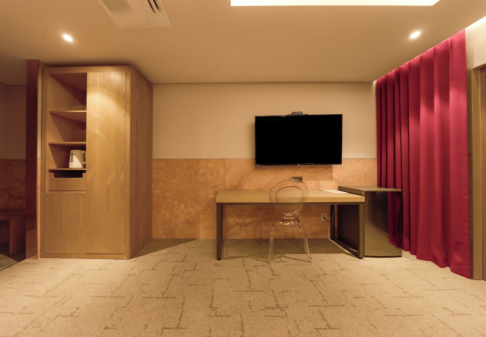 Capace Hotel 66/73