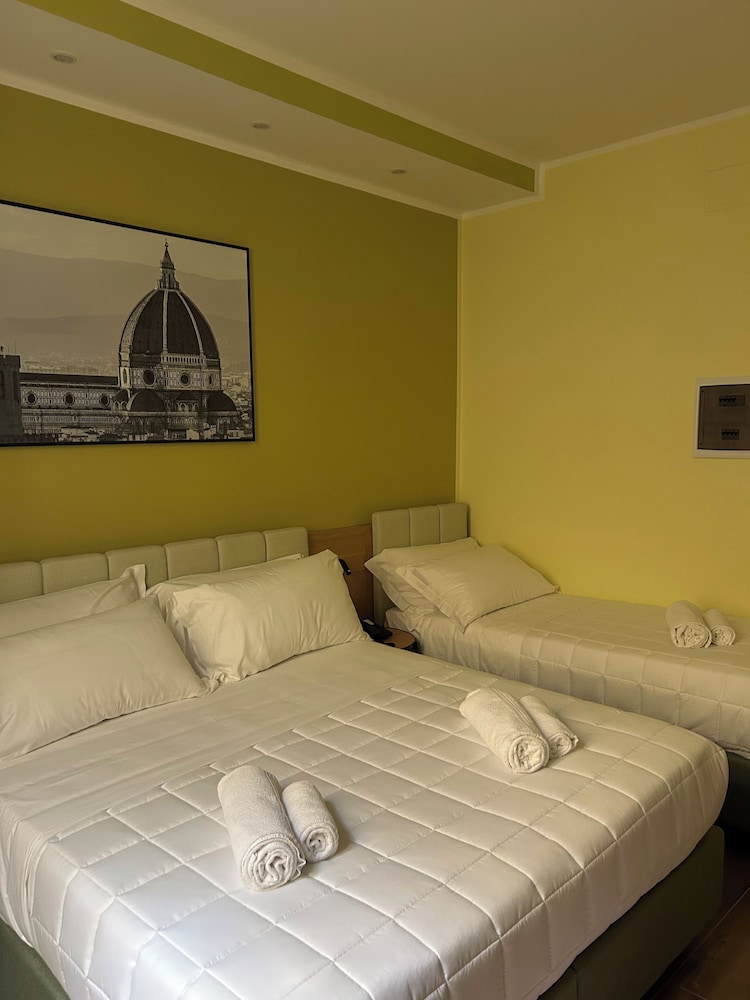 1 BEDROOM, CLASSIC, TRIPLE, PRIVATE BATHROOM