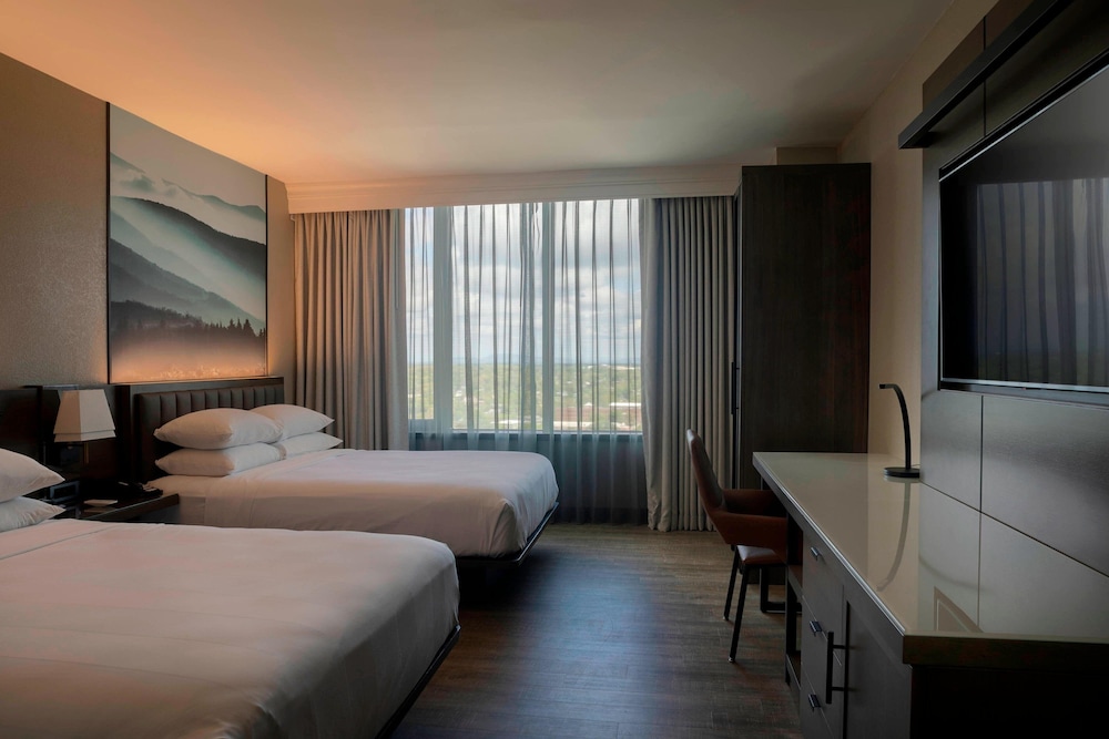 Club, 2 Queen Beds, Accessible
