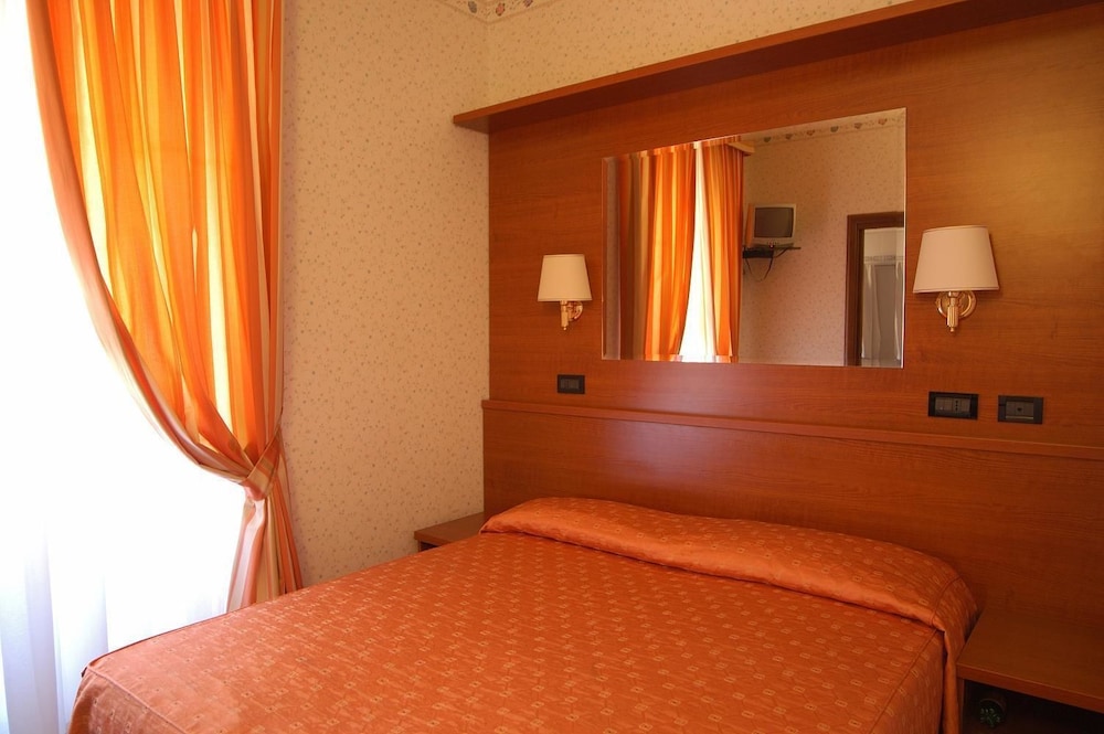 Hotel Dina 19/53