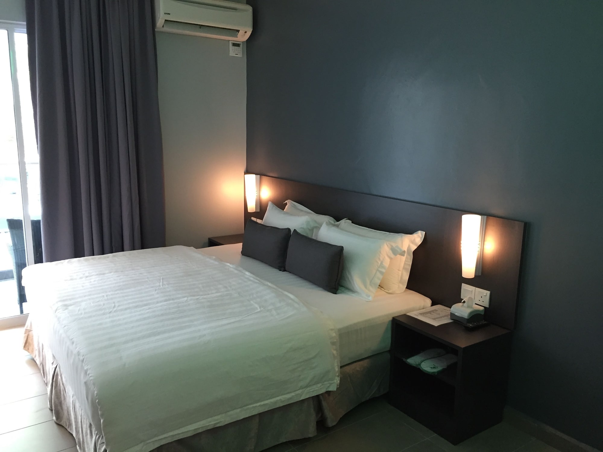 STANDARD, KING BED