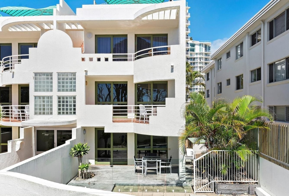 Camargue Beachfront Apartments 4/50
