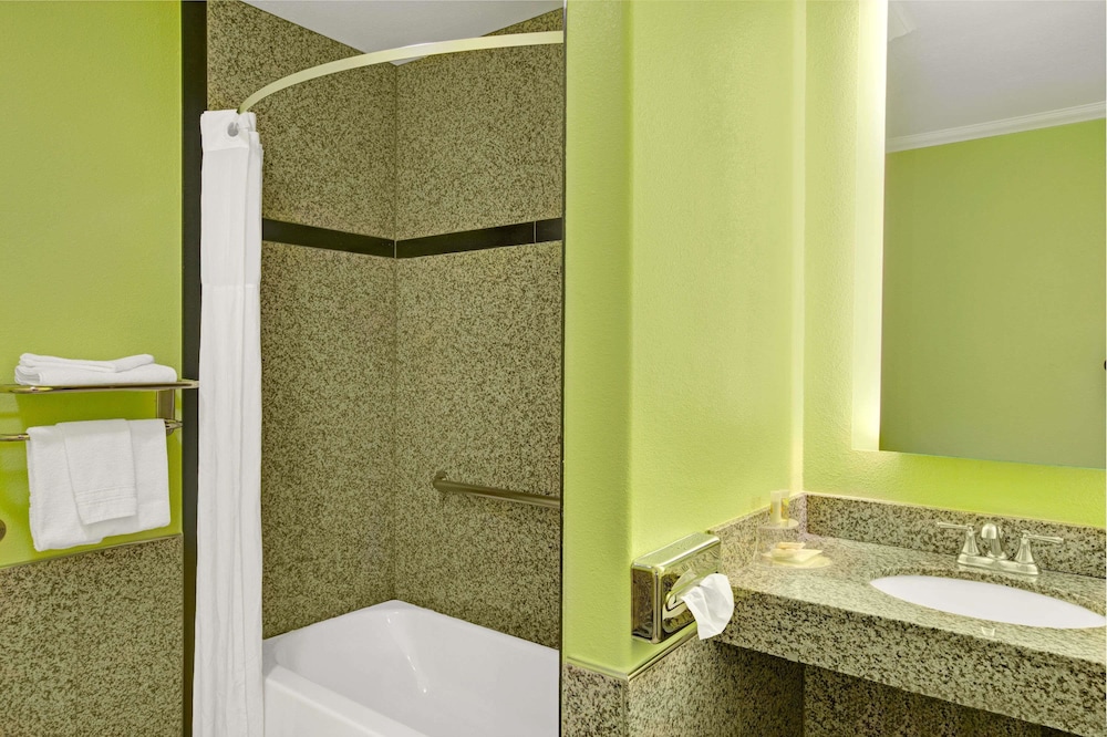 Days Inn by Wyndham San Francisco - Lombard 9/24
