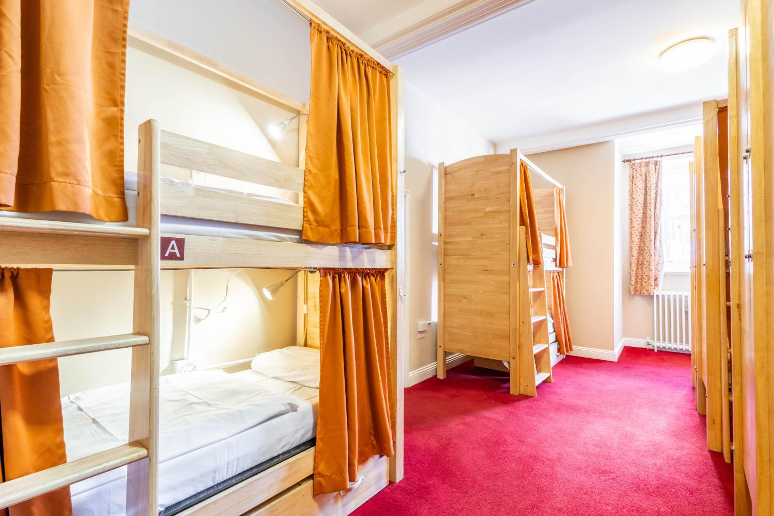 Female Dorm, Premier, 12 Beds