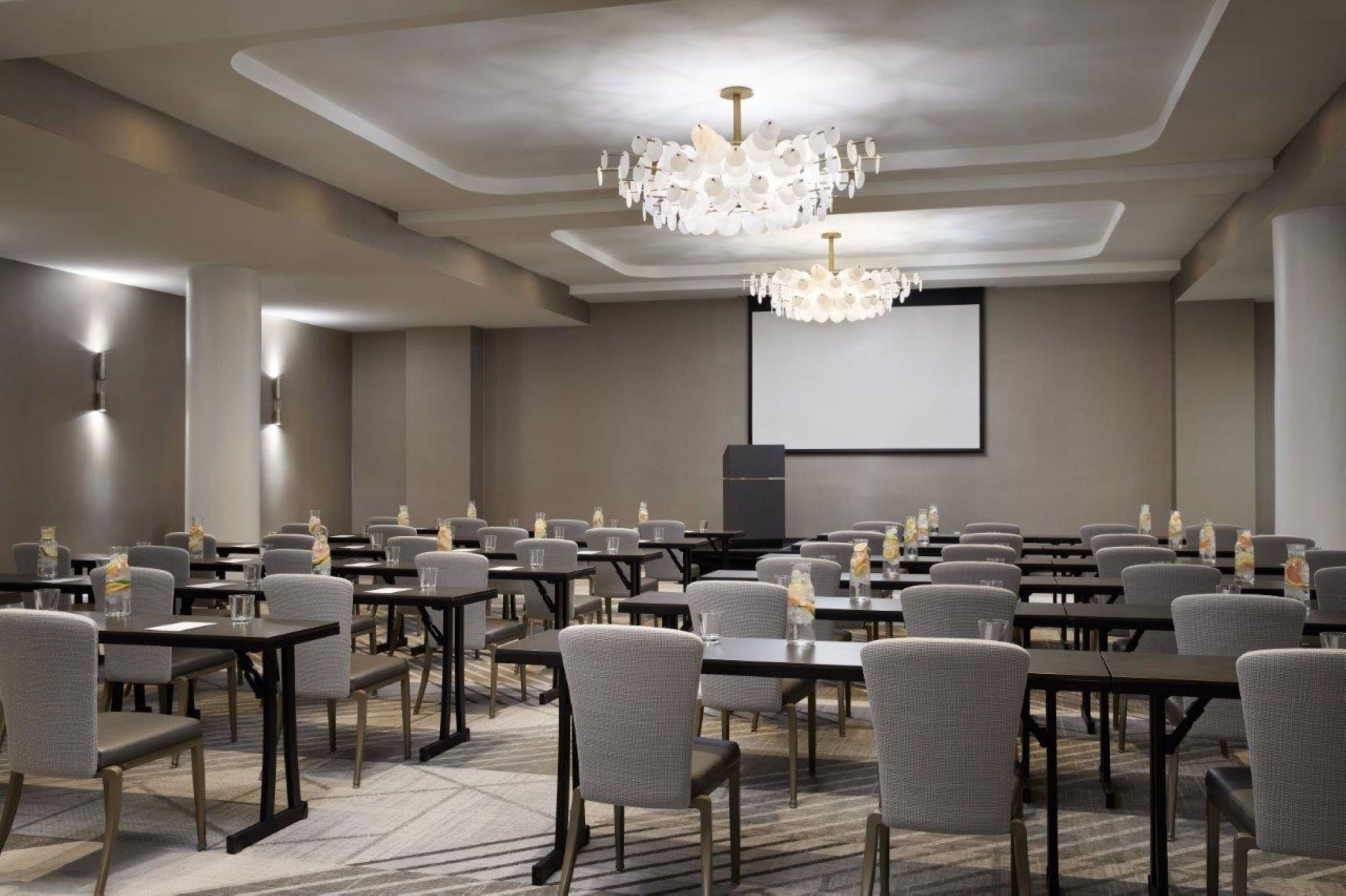 InterContinental Hotels Indianapolis, an IHG Hotel 40/50
