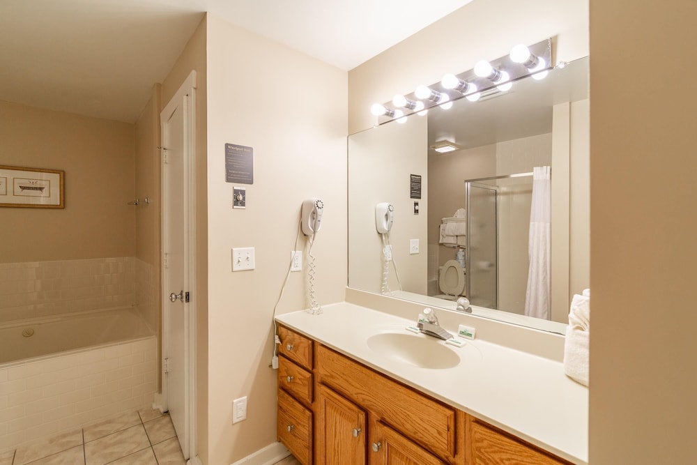 Mountain Villa With Waterpark, Golf, Skiing, Wine Tour Access and More! Massanuttens Shenandoah Vil 48/49