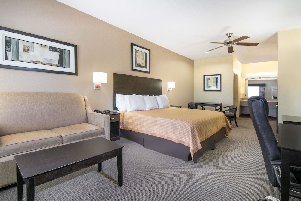 Days Inn By Wyndham Baytown East 23/50