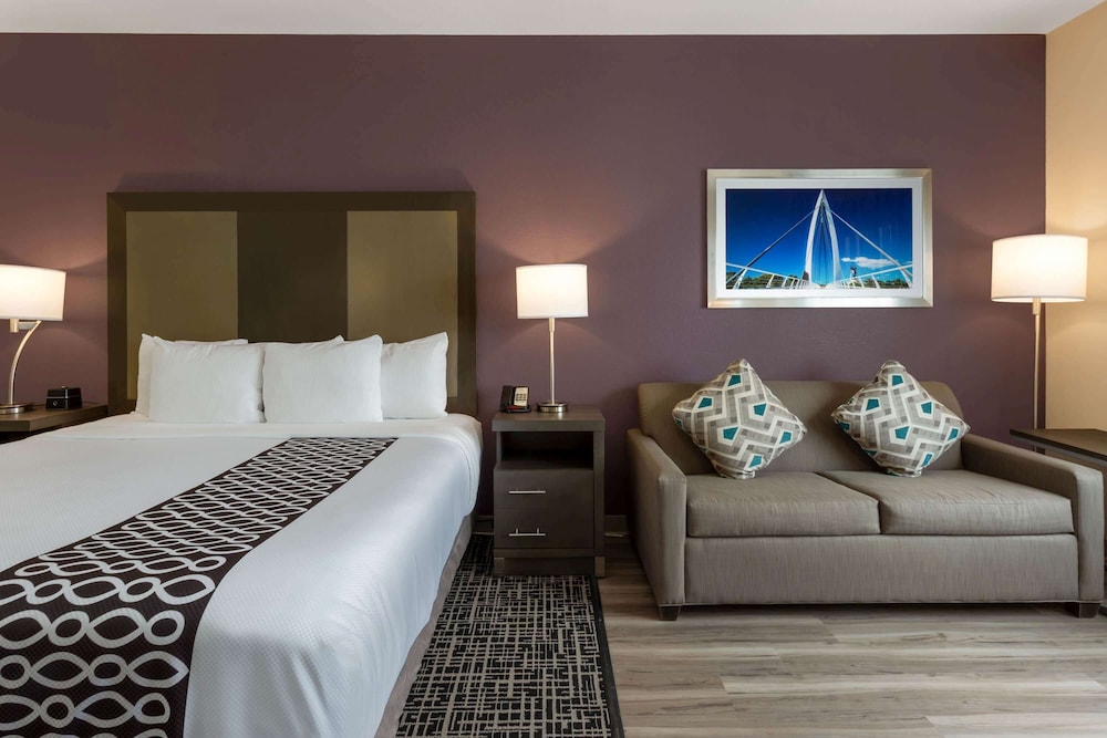 La Quinta Inn & Suites by Wyndham Wichita Airport 15/56