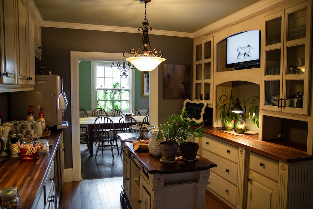 Williamsburg Manor B&amp;B 26/50