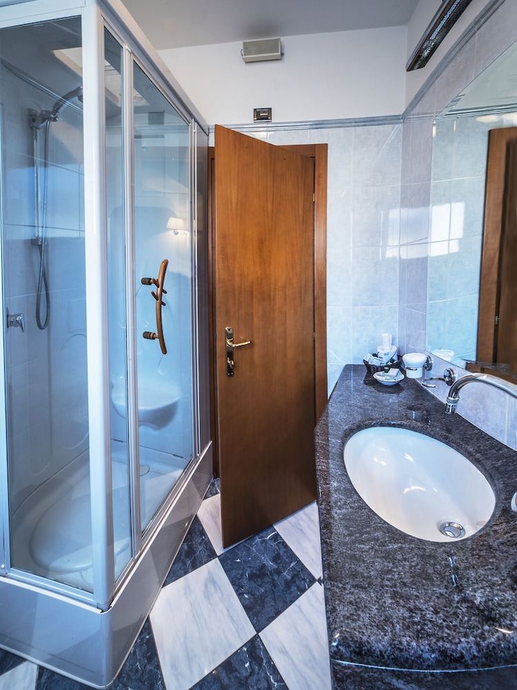 غرفة قياسية بسرير مزدوج، Hotel Valdarno 2/2