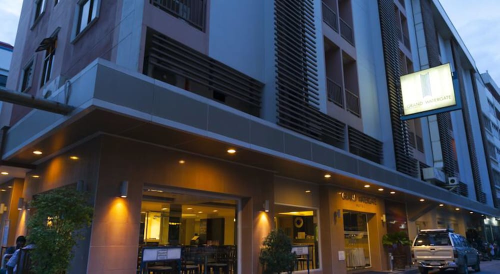 Grand Watergate Hotel 7/50