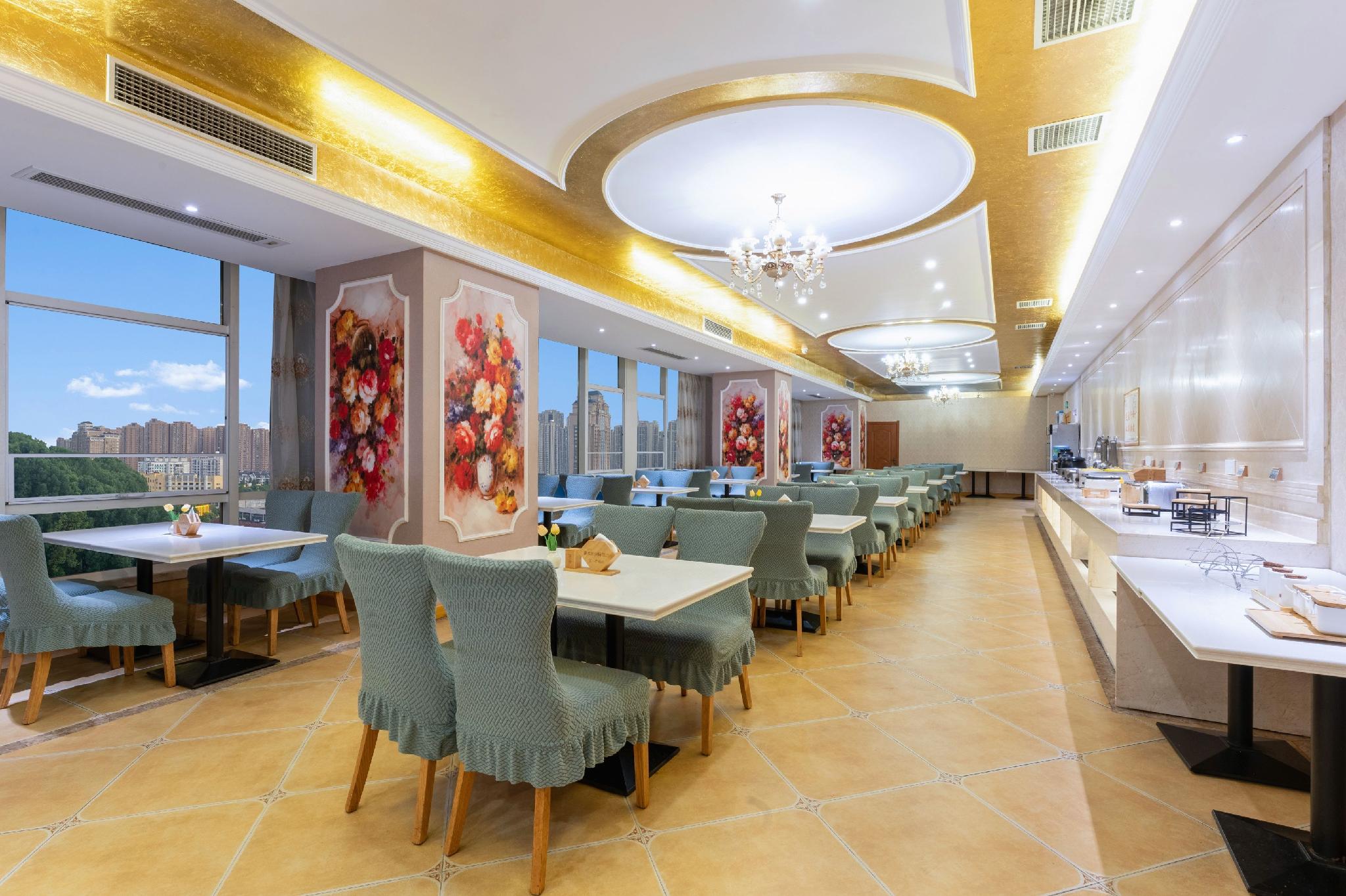 Vienna International Hotel (Yichang East Railway Station) 48/50