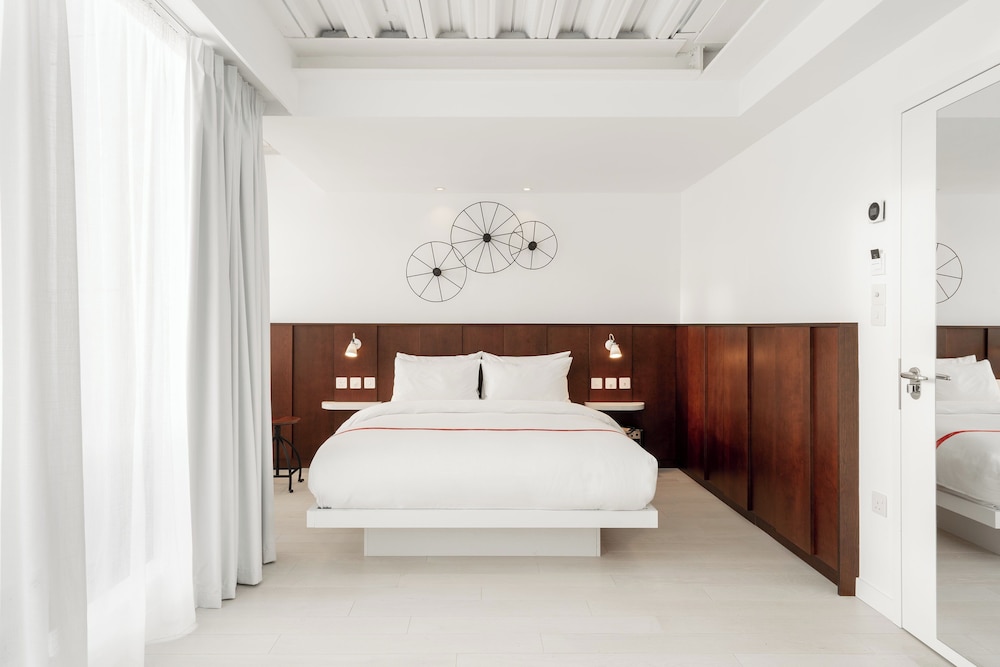 Wow, Queen Bed, Balcony