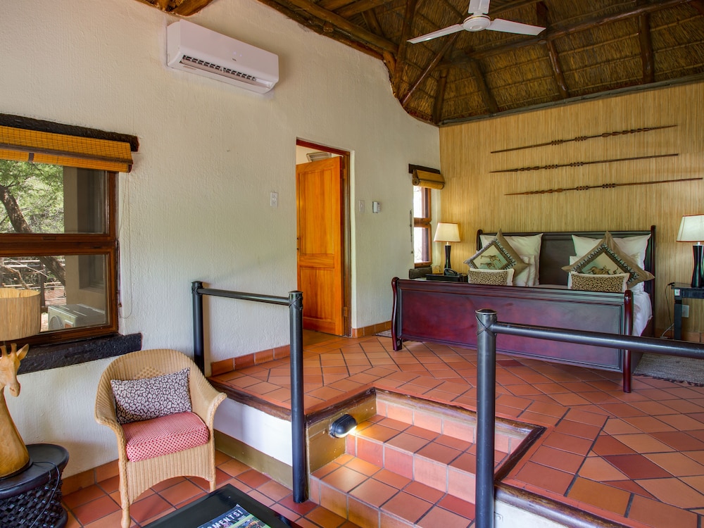 MADIKWE RIVER LODGE 11/42