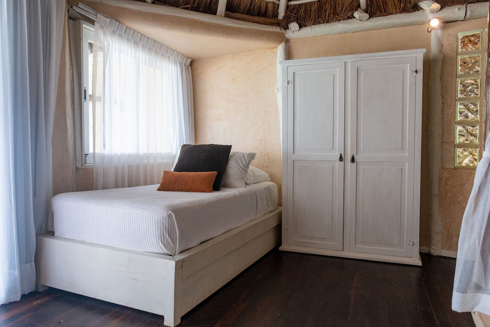 Deluxe, 1 King and 1 Single Beds, Ocean Front، Villa Las Estrellas 2/7
