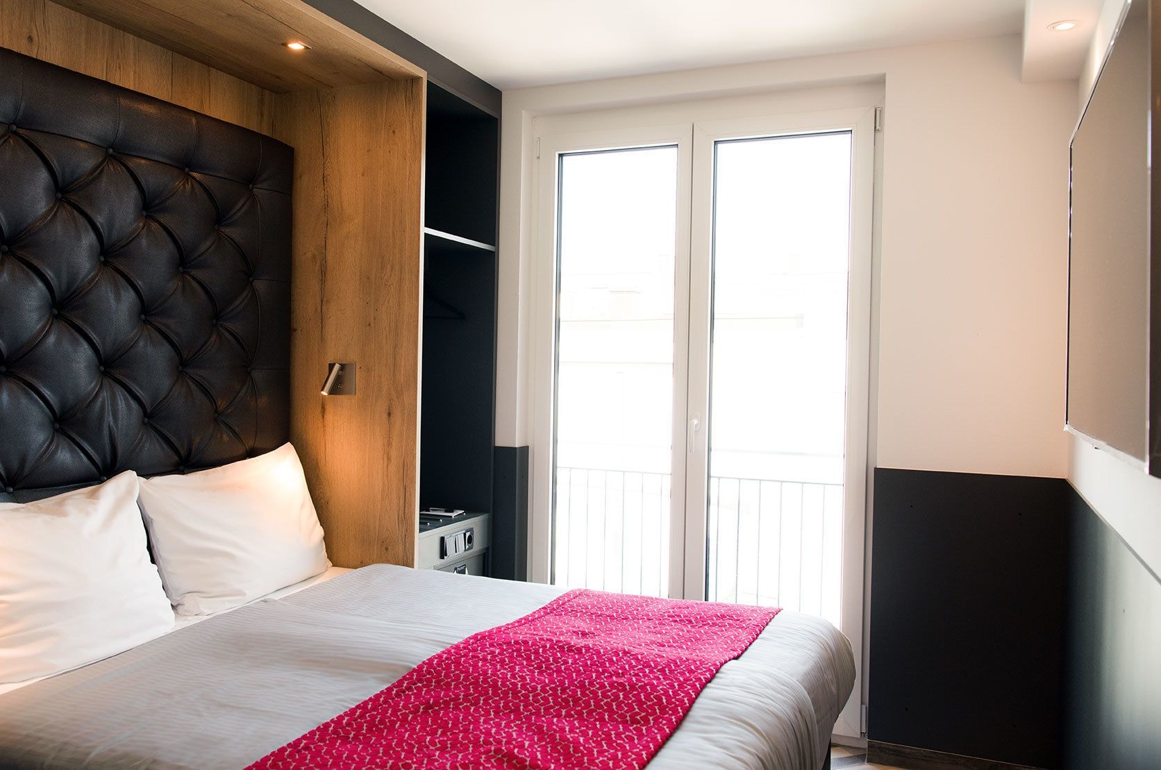 ROOM, DOUBLE BED
