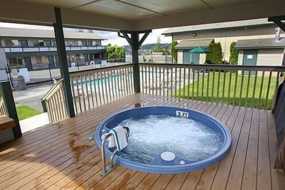 Poulsbo Inn Suites 17/25