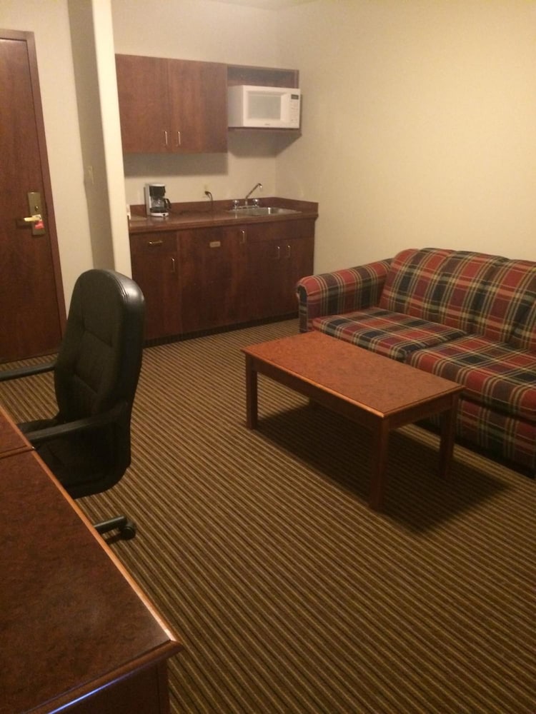 Foxwood Inn and Suites 25/38