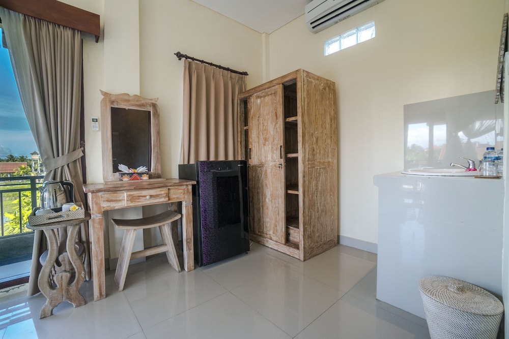 Adi Bisma Inn 29/31