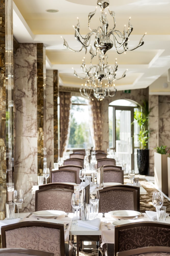 Swan River Hotel 36/56