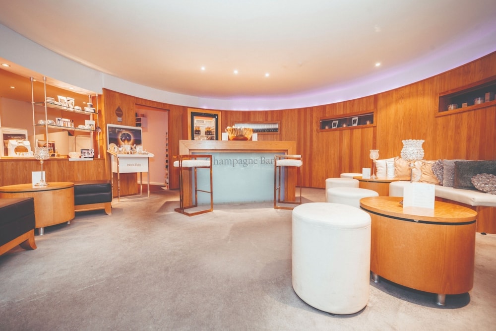 De Vere Cotswold Water Park 48/68