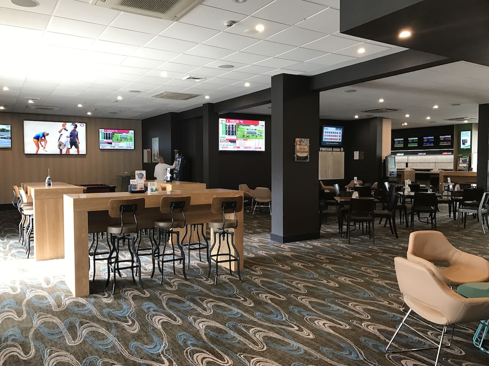 MORNINGTON HOTEL 37/45