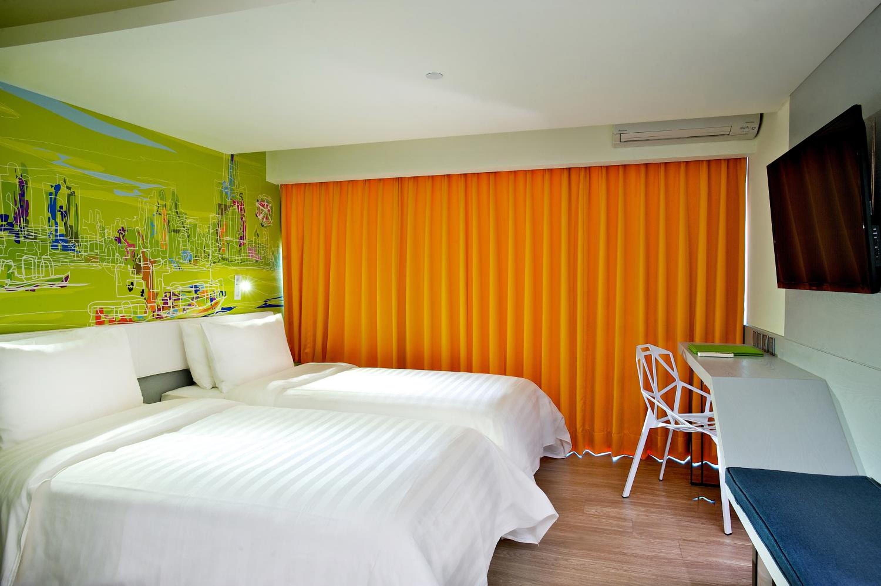 Fashion, Twin Beds