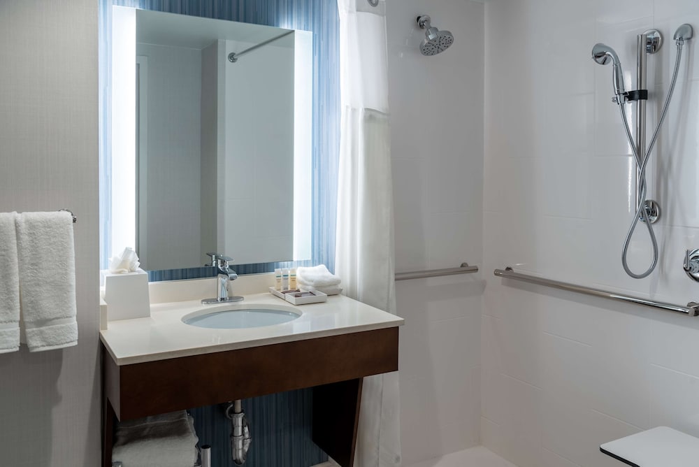 Renovated, Junior Suite, King Bed, Accessible، Hilton Garden Inn Arlington Courthouse Plaza 8/9