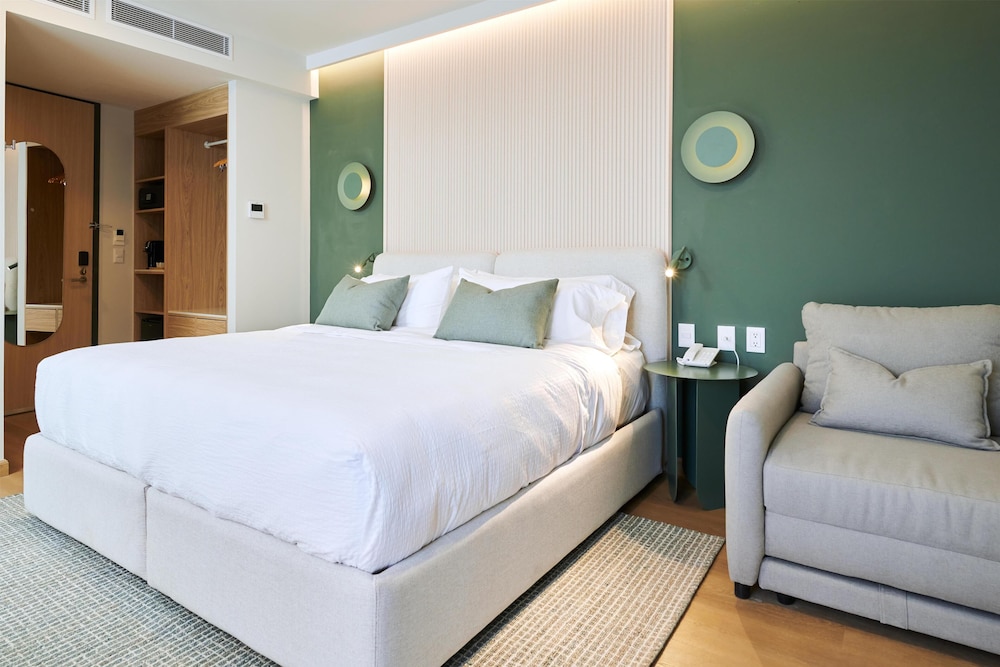 Executive, King Bed, Sofa