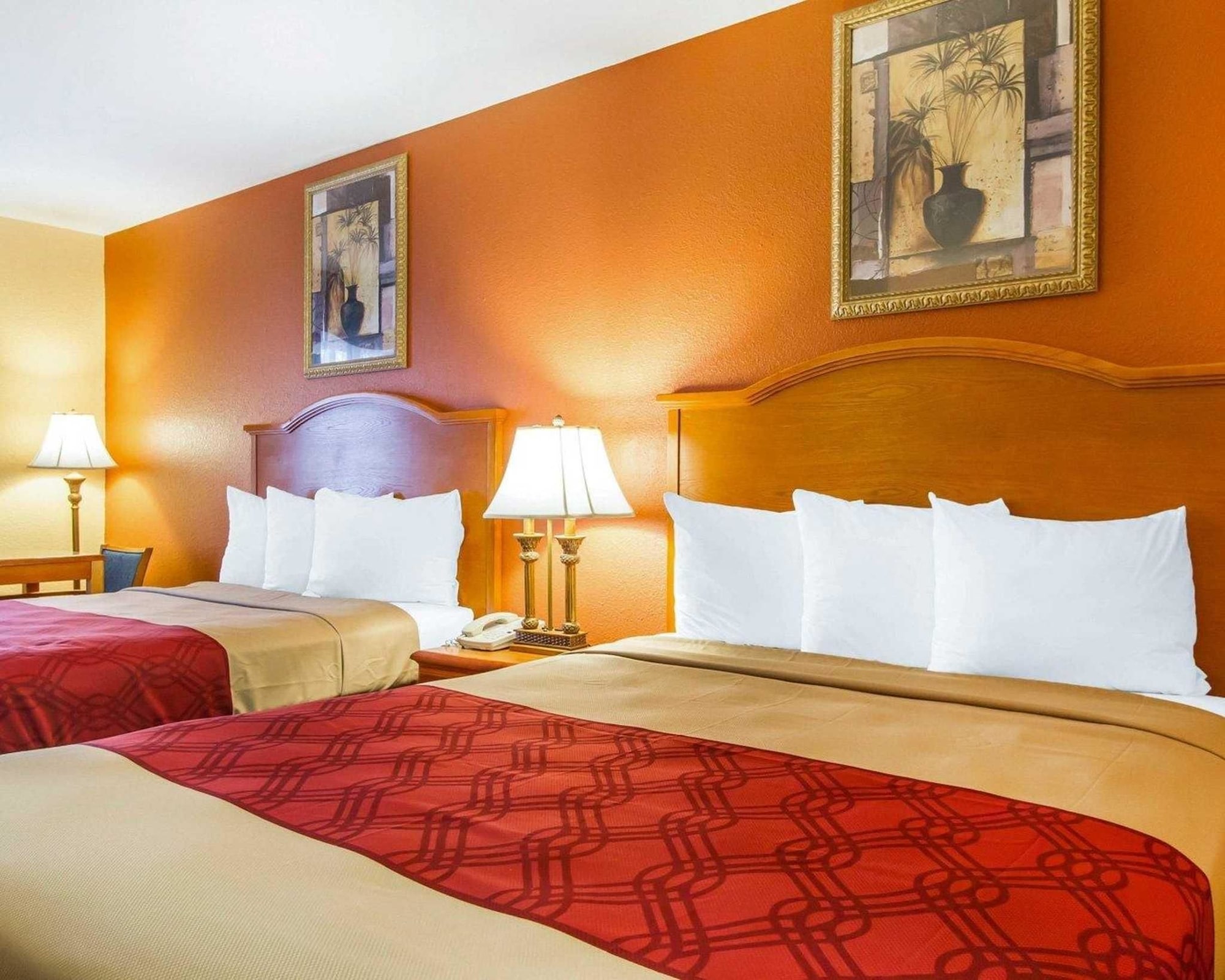 Standard, 2 Queen Beds, Econo Lodge Inn & Suites Evergreen 6/10