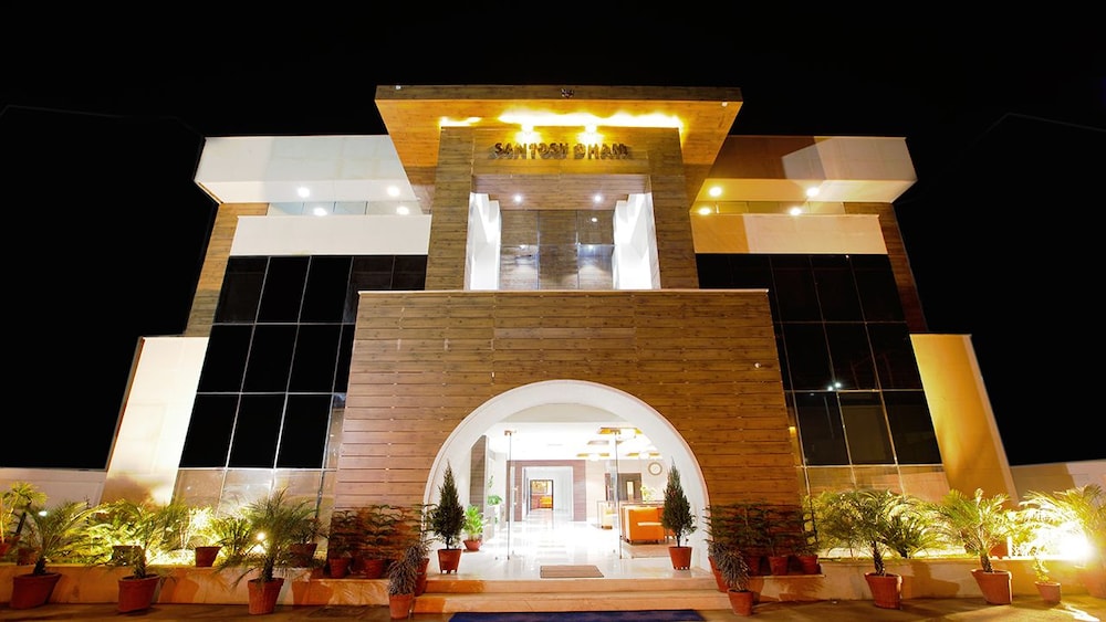Hotel Santosh Dham 1/16
