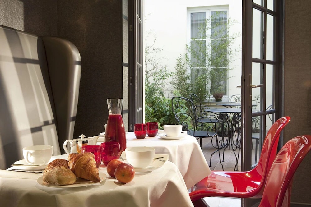 Hotel Le Petit Paris 40/63